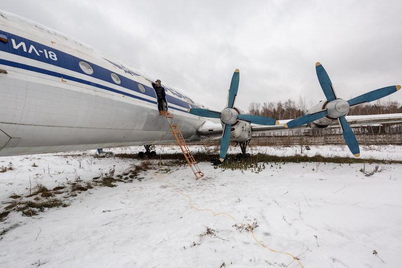 Восстановление Ил-18 в Монино