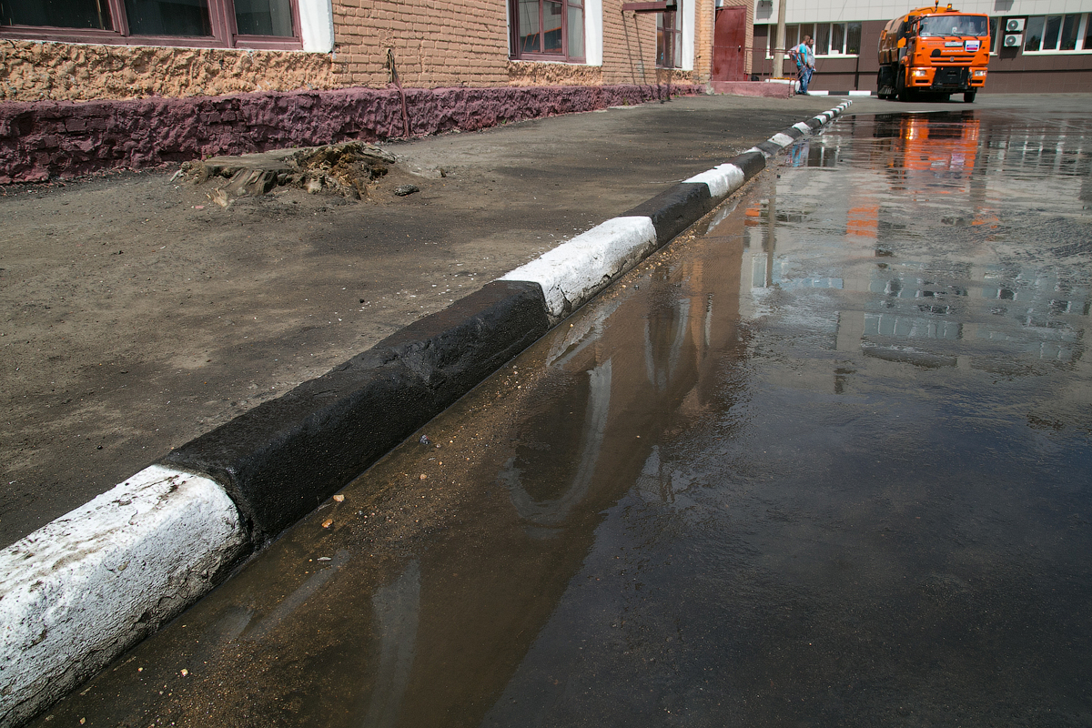 Зачем поливать асфальт водой Зачем поливать асфальт водой