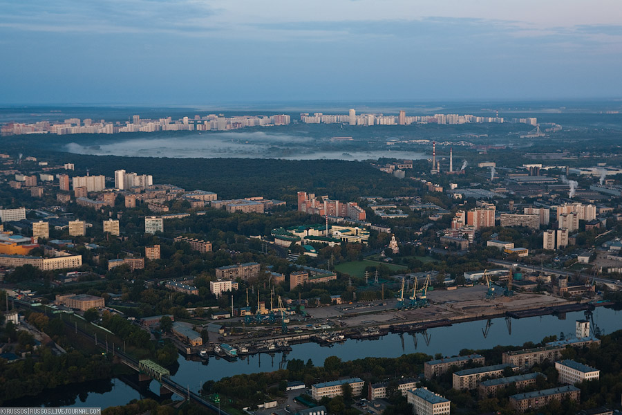 Восход над городом. (c) Russos, 2009