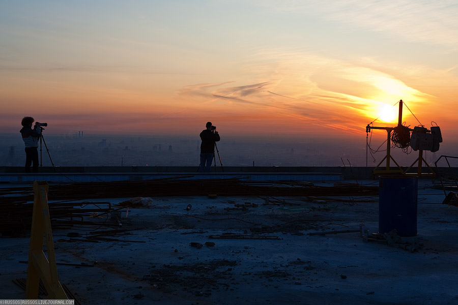 Восход над городом. (c) Russos, 2009