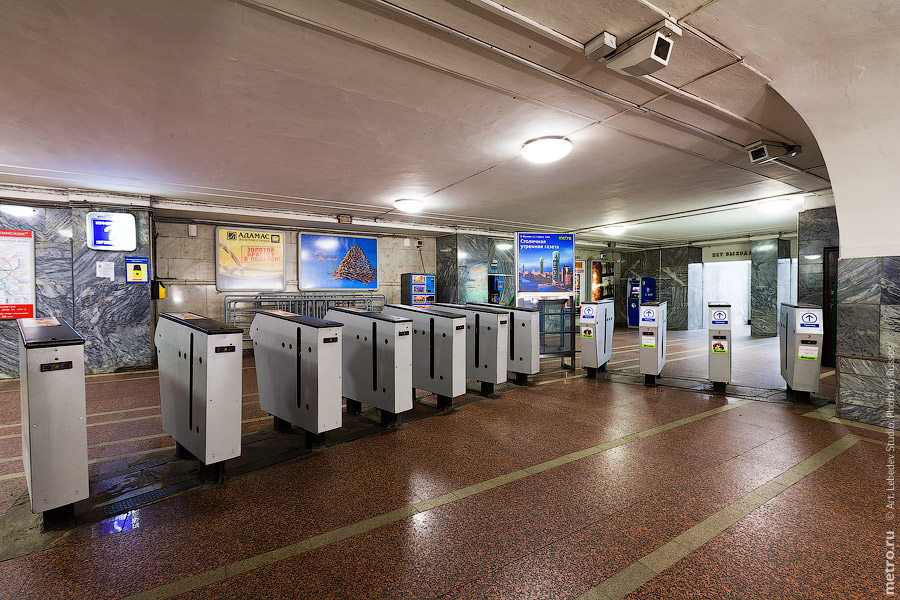 Станция «Кропоткинская» (c) www.metro.ru, Russos, 2010