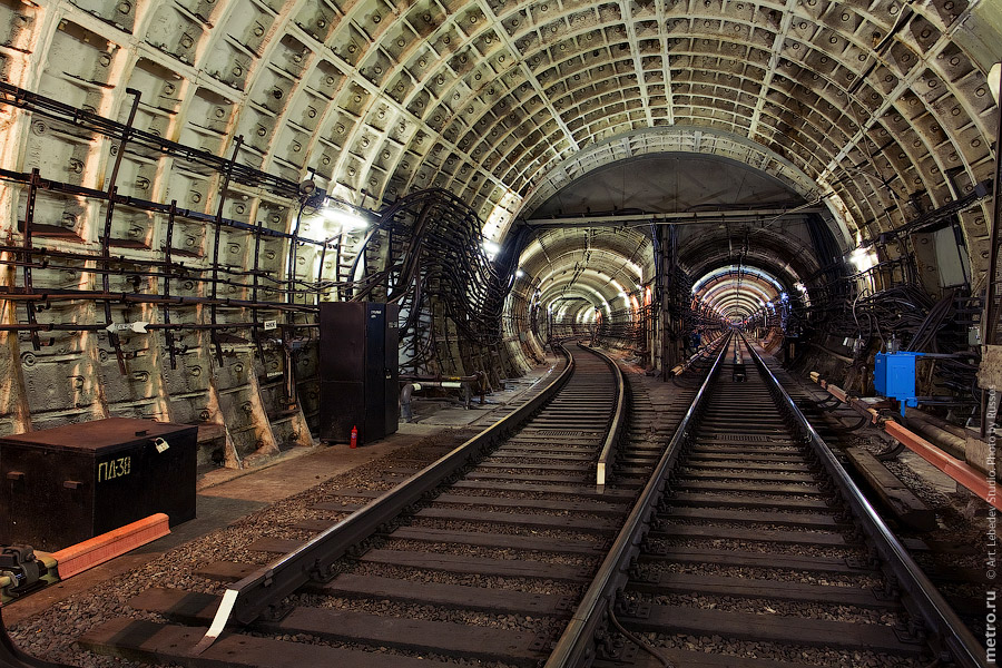 «Парк Победы». Банальные и обычные тоннели (c) www.metro.ru, Russos, 2009