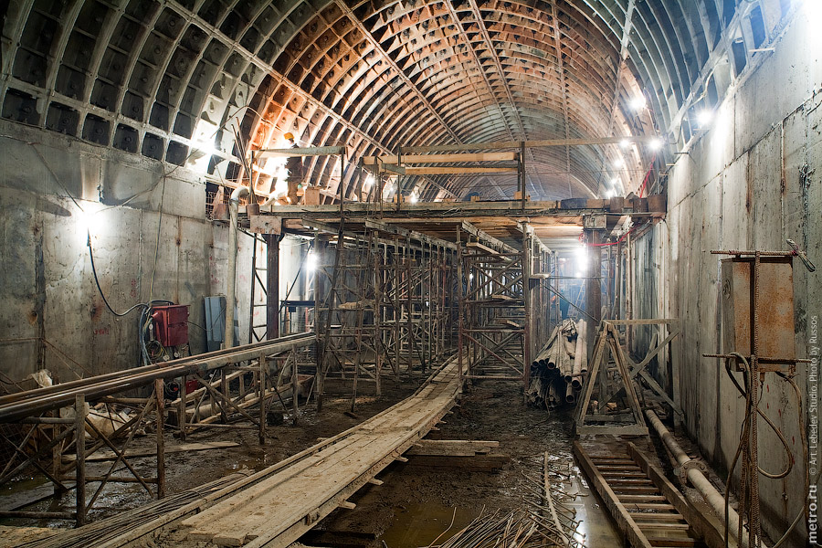 Достоевская, классический метрострой (c) www.metro.ru, Russos, 2010