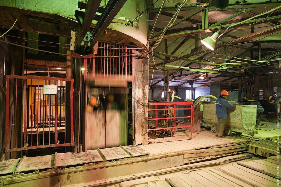 Достоевская, классический метрострой (c) www.metro.ru, Russos, 2010