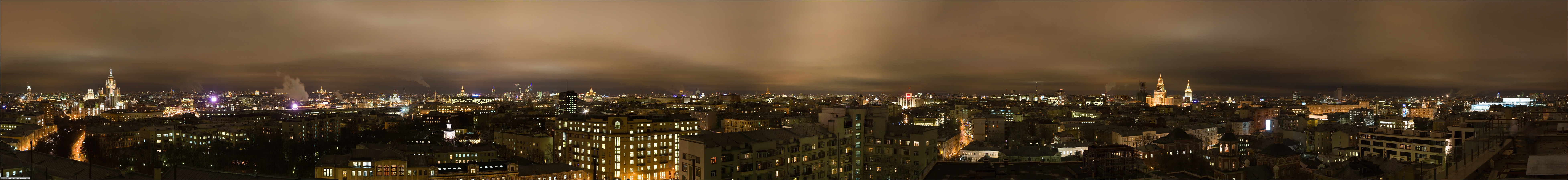Панорама ночной Москвы из окна