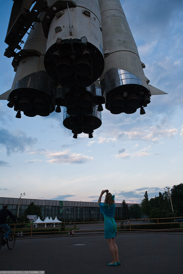Як-42 в новой раскраске на ВДНХ (c) Russos, 2010