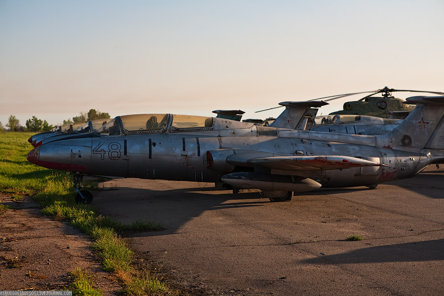 Заброшенный аэродром на Украине (c) Russos, 2010