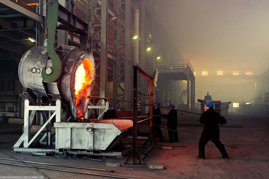 Производство металлургического кремния (c) Russos, 2010