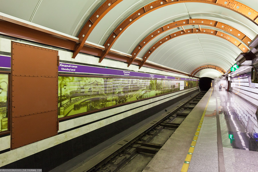 Станция «Обводный канал» Питерского метрополитена (c) Russos, 2010