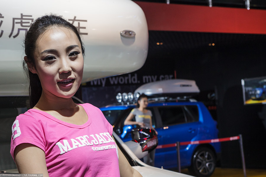 Девушки с Пекинского автосалона