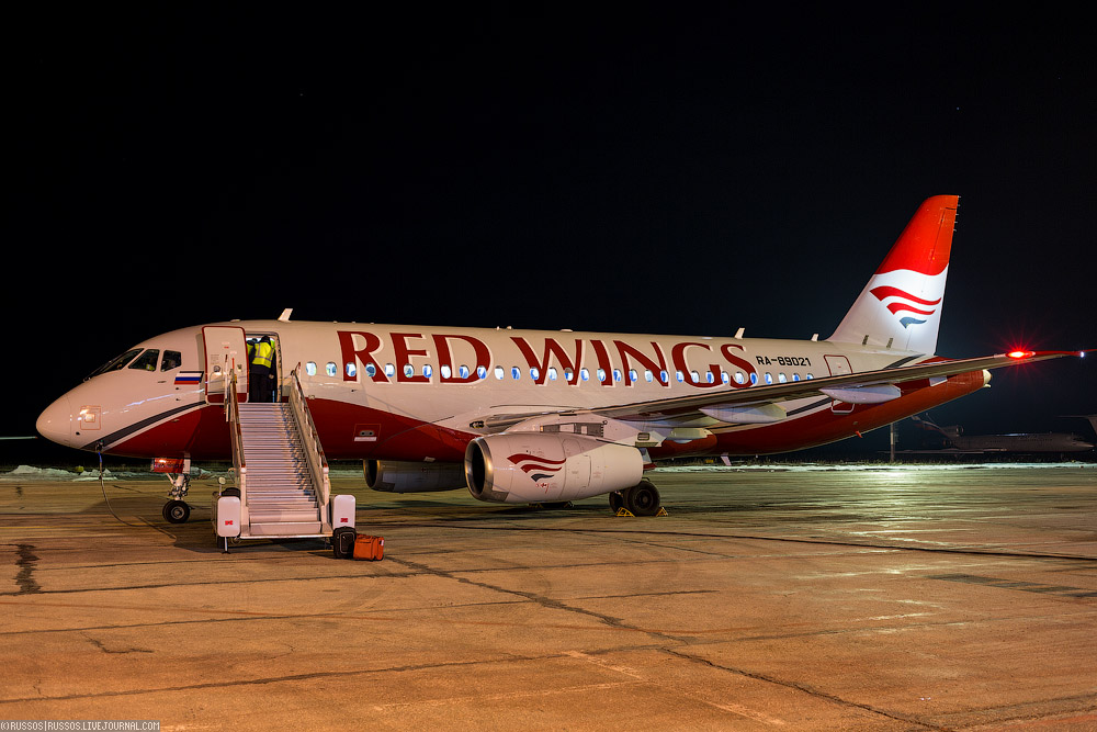 Ред вингс авиакомпания. Red Wings Анталия. Red Wings a321 Анталья. Самолет Red Wings в Сочи. А-330 Red Wings.