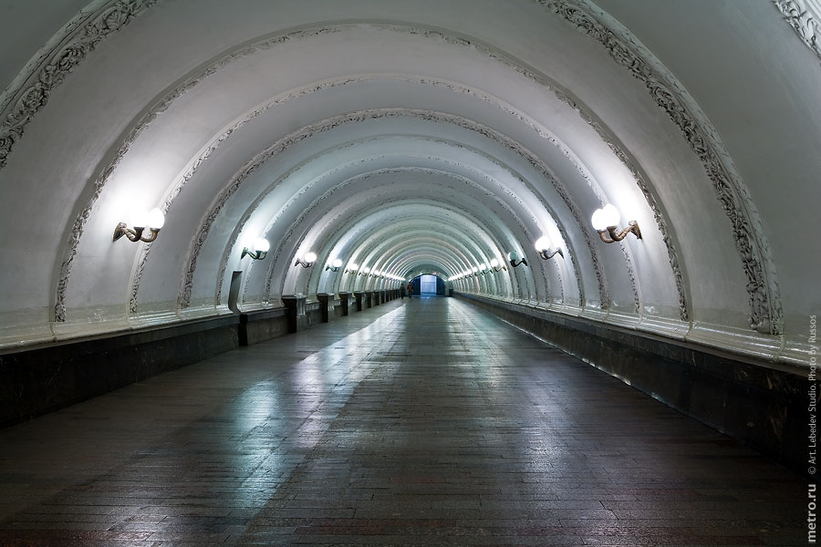 Вблизи метро. Театральная метро Охотный ряд. Охотный ряд переход. Станция Театральная переход на станцию Охотный ряд. Метро Театральная переход на Охотный ряд.