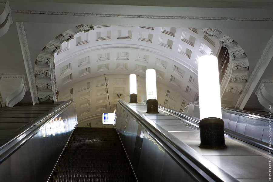 Охотный ряд метро. Станция метро Охотный ряд Москва. Вестибюль станции Охотный ряд. Метро Охотный ряд вестибюль. Вестибюль метро площадь революции 1947.