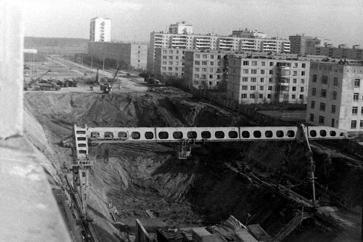 Метро 2 медведково. Станция метро Медведково. Построили станцию Медведково. Станция построена в 1974 году. Озеро рядом со станцией стройка Балашиха старые фото.
