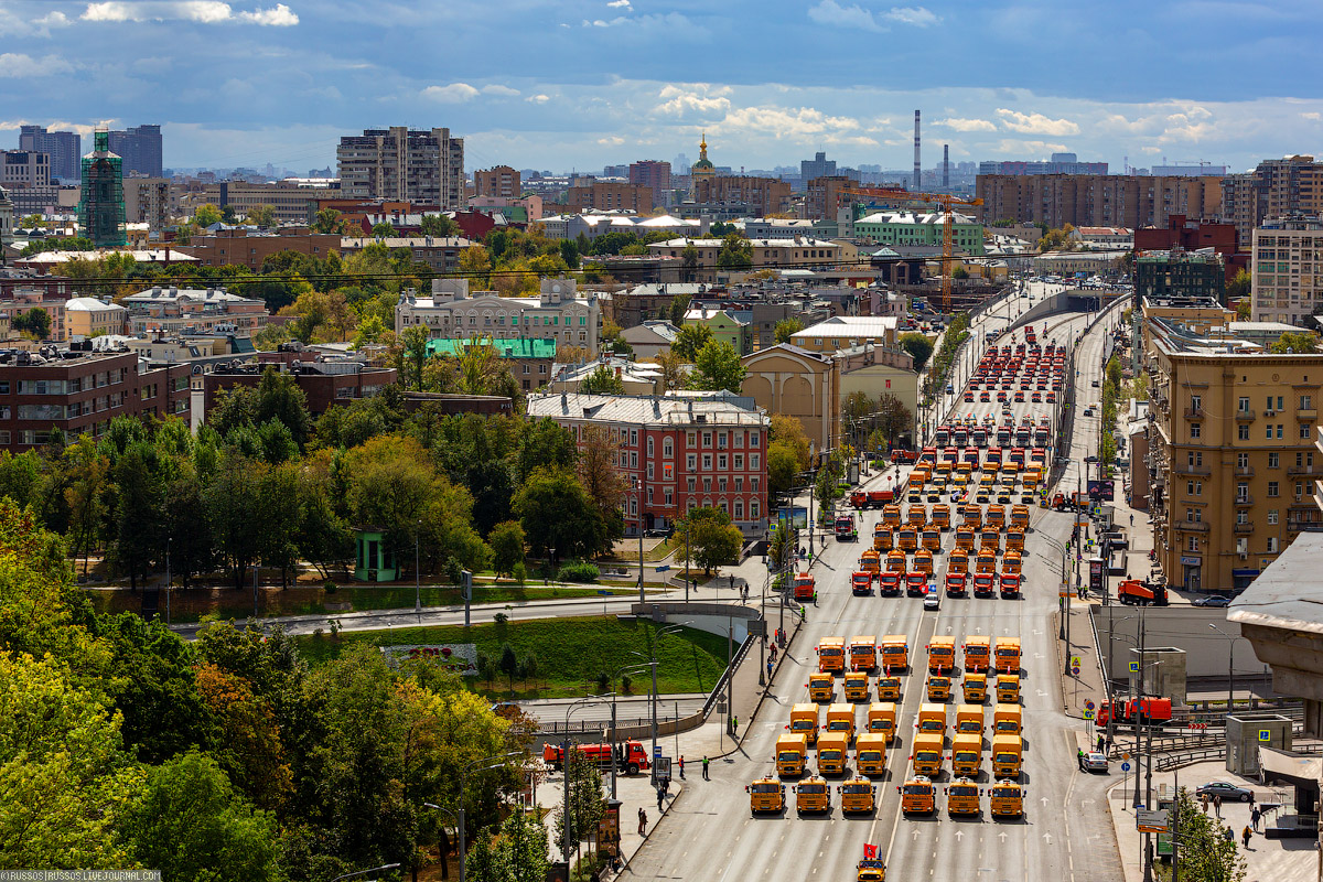 Парад коммунальной техники в Москве техники, парад, прошел, машин, машины, единиц, субботу, спецтранспорт, музеев, взята, Часть, автобусы, городские, Коммунальные, ремонтный, службы, музея, параде, представлены, Всевозможные