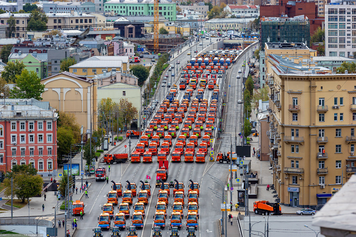 Парад коммунальной техники в Москве техники, парад, прошел, машин, машины, единиц, субботу, спецтранспорт, музеев, взята, Часть, автобусы, городские, Коммунальные, ремонтный, службы, музея, параде, представлены, Всевозможные